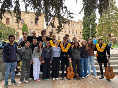 Auf der Plaza Anaya mit der "tuna universitaria", die für uns sogar ein privates Konzert gegeben hat